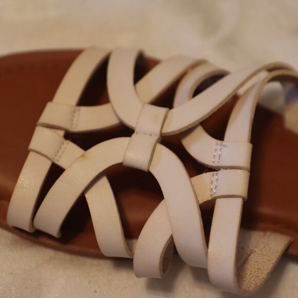 Wonderly Avery White Strappy Sandal Size 8.5 Man Made Materials Flats - Picture 12 of 12